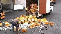 Kirúgták a munkahelyéről, mert olyat csinál, hogy a főnökei nem tudták, sírjanak vagy nevessenek!