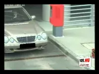 Videó egy női sofőrről - A vezetés a vérében van, ha-ha-ha :)