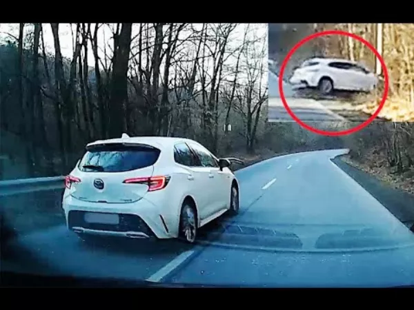 Videón, ahogy a fák közé repül egy Toyota a Mátrában