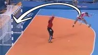 Csodálatos megoldással lőtt gólok a kézilabda pályáról