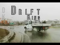 Akkora driftet tolt a platóssal, hogy majdnem a szalagkorlát bánta az M0-ás Bajai lehajtónál