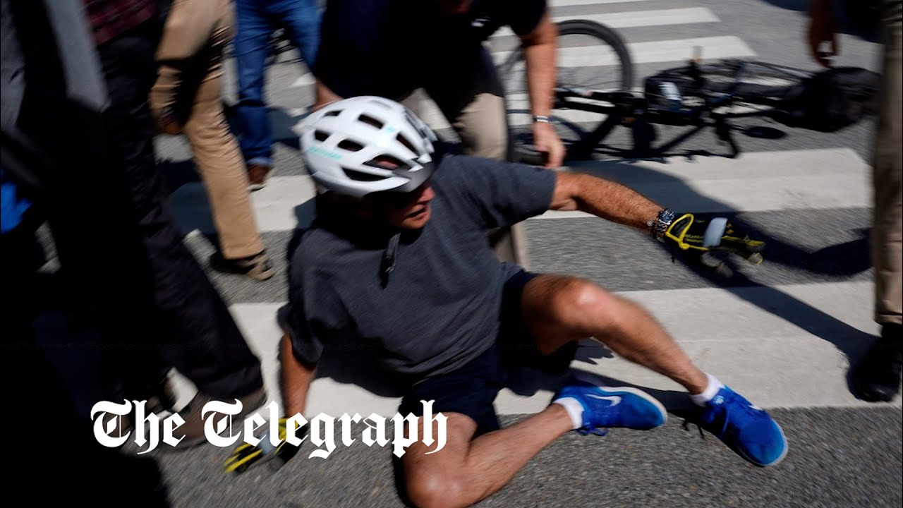 Videón, ahogy Joe Biden Delawareben leesett a kerékpárról