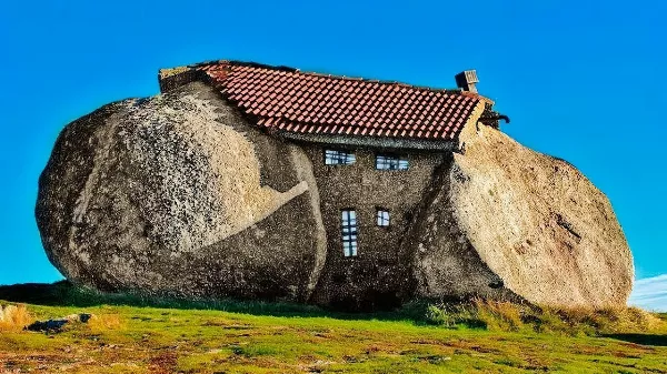 AZ EMBEREK NEVETTEK A HÁZÁN, AMÍG MEG NEM LÁTTÁK BELÜLRŐL...