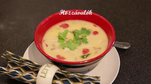 Kókusztejes csirkeleves (Tom Kha Kai)