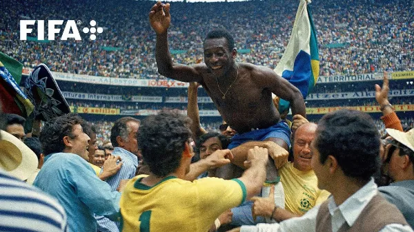 Így emlékezik a Fifa elnöke Pelére: egyperces videóban Pelé legjobb VB pillanatai