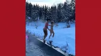 Focista feleségek egymás között bikiniben, hóban - Fabregasné felköszöntötte Messinét - Videó