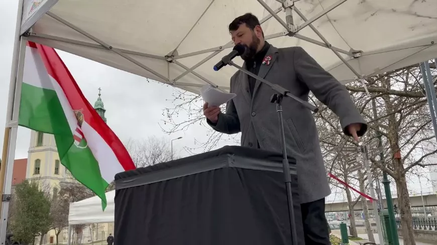 Puzsér Róbert beszéde a Petőfi-szobor előtt a forradalom ünnepén