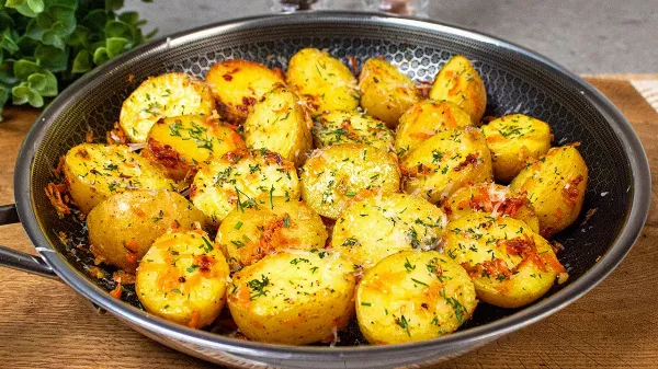 Hihetetlenül finom és gyors krumplirecept. Nem ettél még ilyen finomat!
