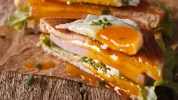 Felejthetetlen pirítós reggelire azoknak, akik szeretik a fantasztikusan finom és laktató reggelit! Croque Madame szendvicse