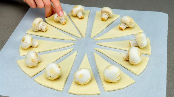 3 összetevőből álló 10 perc alatt elkészíthető, fantasztikusan finom leveles tészta előétel recept! Olcsó, gyors, egyszerű recept!