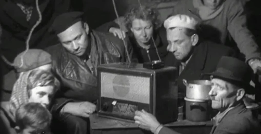 1956 október 23 forradalom ellenforradalom szabadságharc rádió hallgat emberek