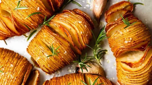 Hasselback burgonya elkészítési receptje, trükkjei, ami a gyerekek és a felnőttek kedvence