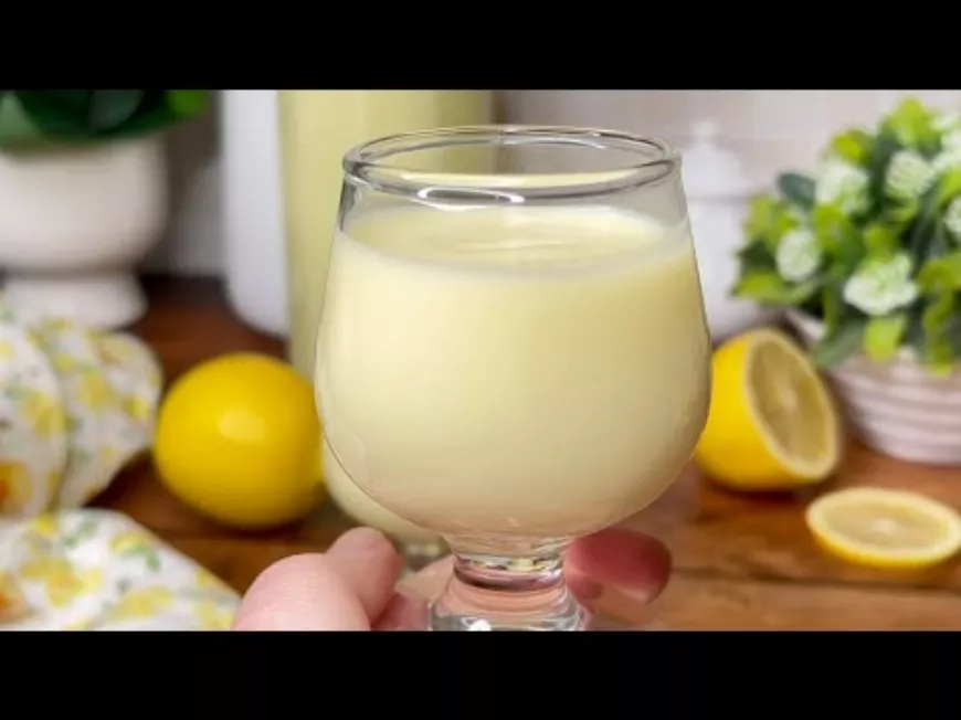 Házi Limoncello citromlikőr recept🍋 szilveszterre pont elkészül. Két házilag elkészíthető citromlikőr limonchello 🍋 recept az ünnepekre!