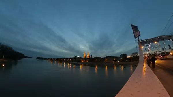 2024 első napnyugtája és a város hangja a Belvárosi Hídról - Szeged (time-lapse)