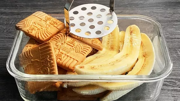 5 perces desszert banánnal 🍌. Keverjük a banánt a sütikbe! Meg fogsz lepődni! 