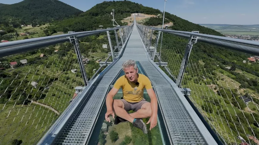 Sétálj át Magyarország legújabb ékkövének üvegpadlóján 🌉 a Nemzeti Összetartozás Hídján!