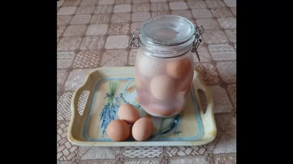 Hogyan tarthatod frissen a tojást 🥚 akár 2 évig? A titok: víz és mész!