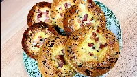 Sajtos szalonnás bagel: Ropogós kívül, omlós belül, mennyei ízek!