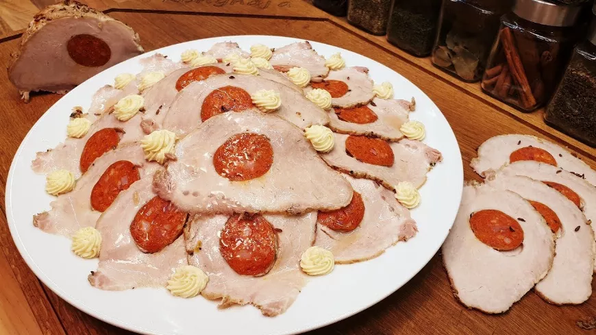 Csabai töltött karaj kolbásszal- Melegen és hidegen is kitűnő 