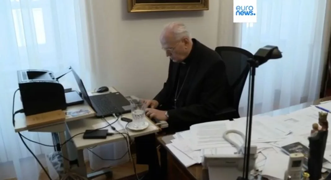 pap bíboros Erdő Péter  dolgozik