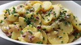 Ez a bécsi burgonyasaláta recept 5 összetevővel leveszi a lábadról!