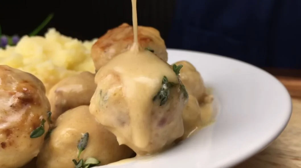 csirkés húsgombóc krumplipurével
