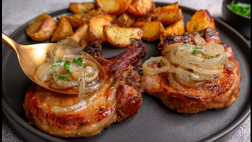 Omlós és  ínycsiklandó francia sertésszelet fűszeres sültburgonyával