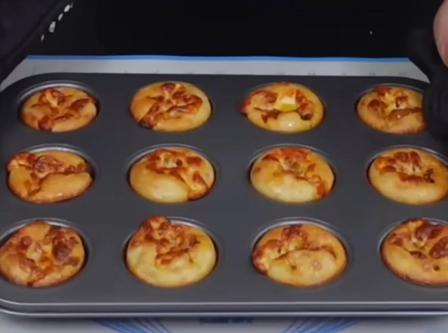 mini pizza készítése