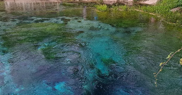 Blue Eye forrás, ezt mindenképp látnod kell ha Albániában jársz!