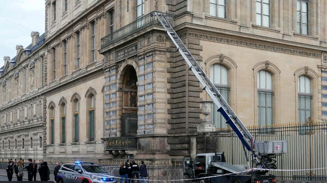 louvre múzeum betörés