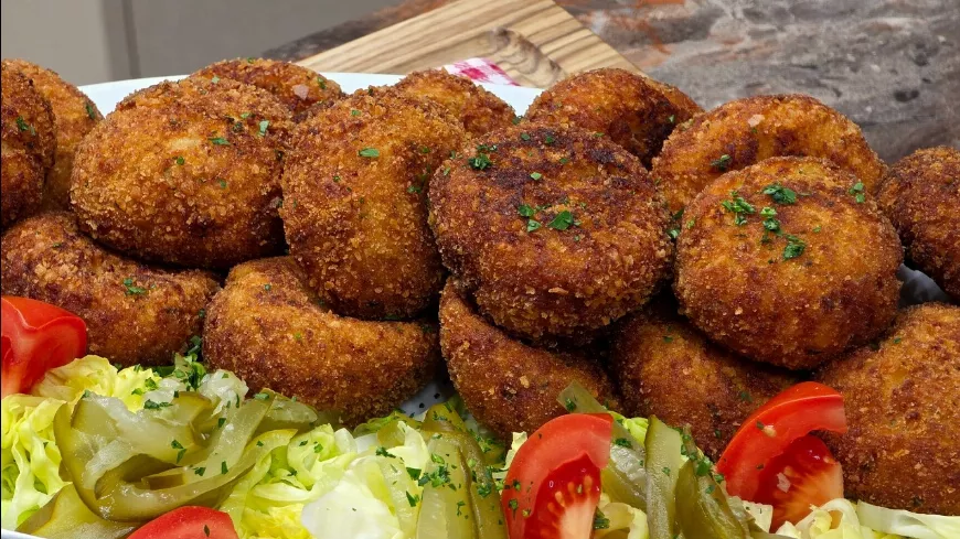 A legkrémesebb krumplifasírt titka uborkás tejfölmártással