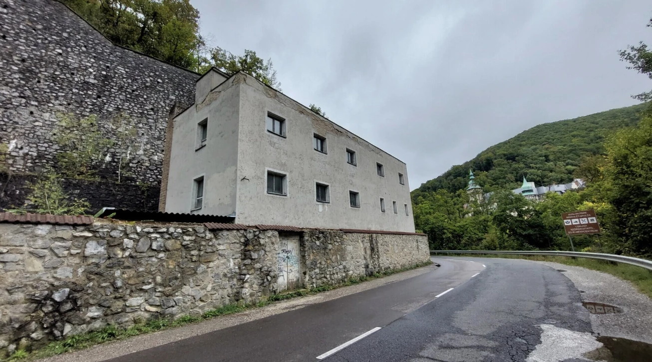 Lilafüred sziklabarlang titok