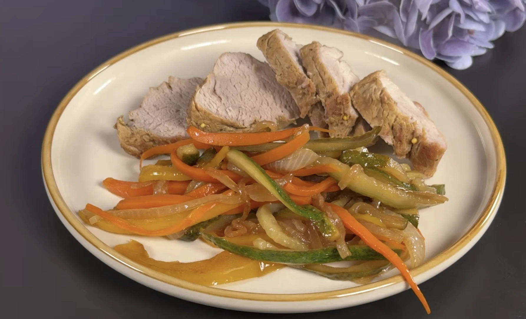 szüzérme salátával