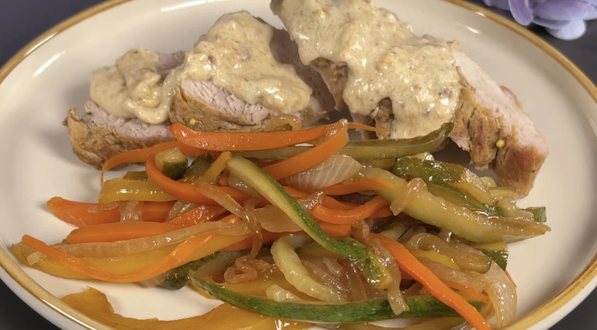 szüzérme sutve salátával