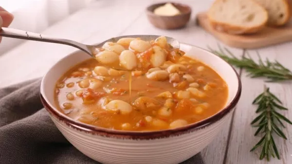 A legkrémesebb fehér bableves titka hús nélkül – görög Φασολáda