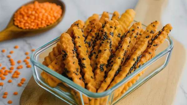 Ropogós lencseszeletek: a könnyű fehérje snack, ami legyőzi a chipset