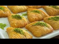 Ropogós, szirupos házi desszert, ami meglepően egyszerű receptből készül