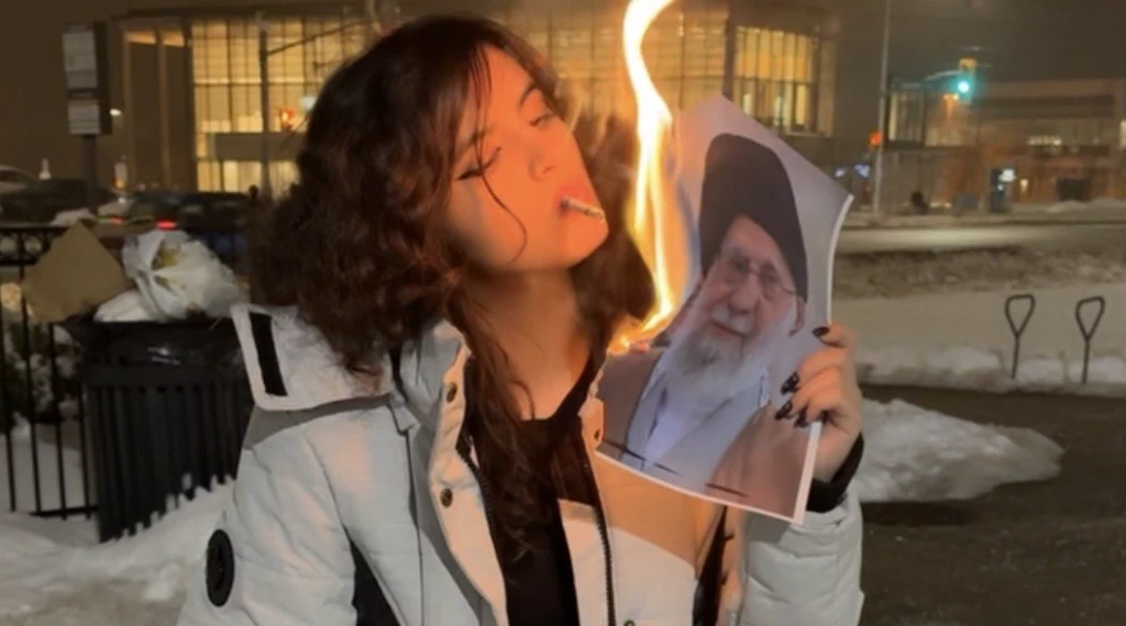 nő dohány vallás égetés komeini ajatollah