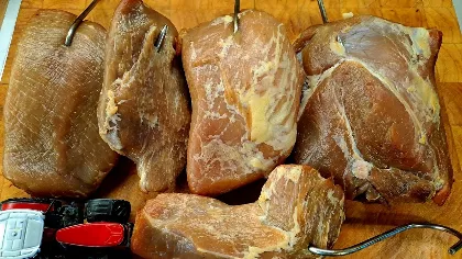 A húsvéti sonka titka: így készül a házilag füstölt sonka mobil füstölőben