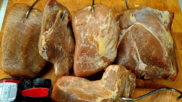 A húsvéti sonka titka: így készül a házilag füstölt sonka mobil füstölőben