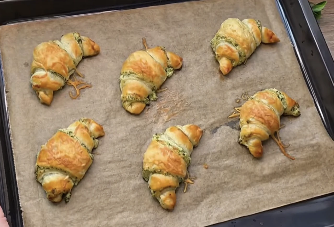 Medvehagymás-sajtkrémes Croissant