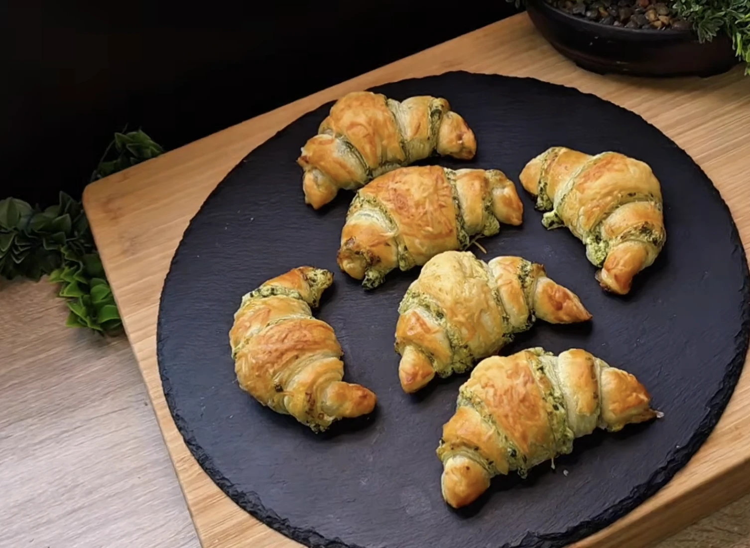 Medvehagymás-sajtkrémes Croissant