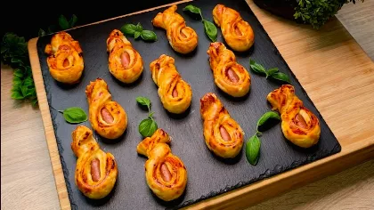 Ez lesz a húsvét legkapósabb leveles tésztás virslije