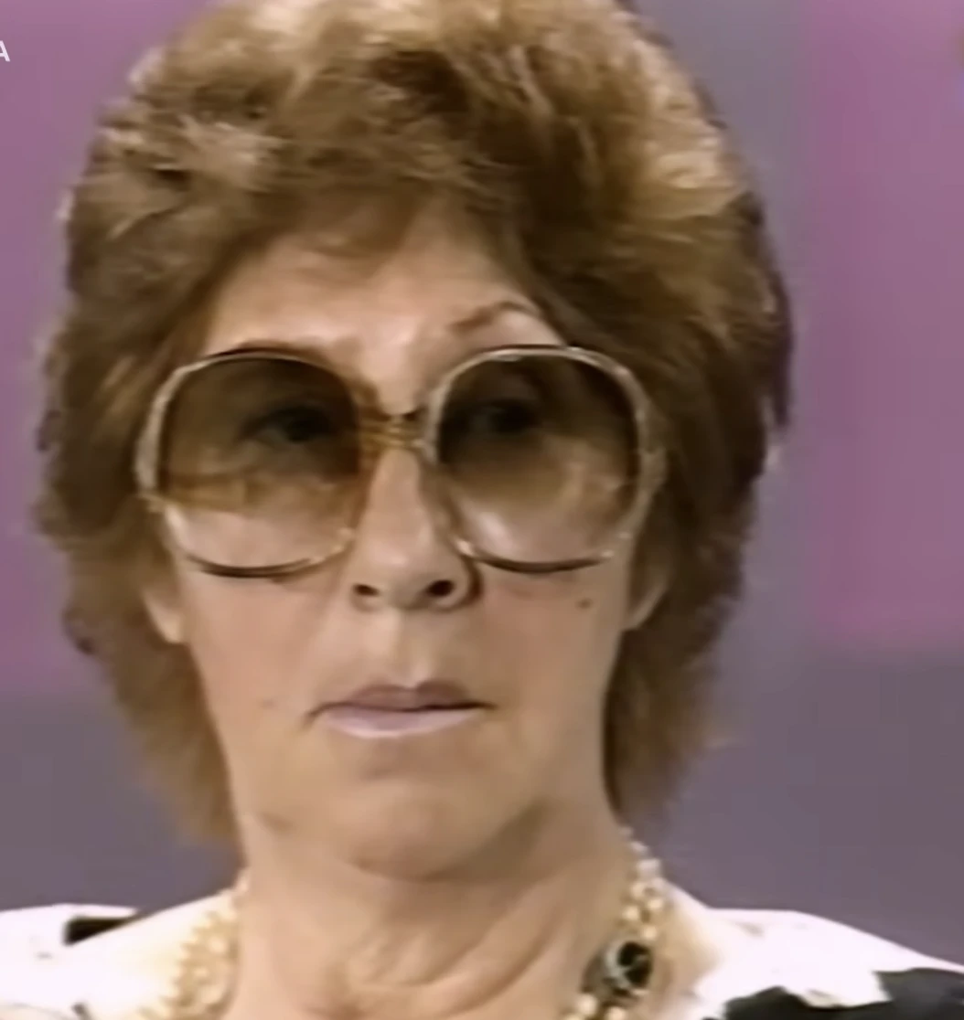 Yiya Murano cián sütemény gyilkos