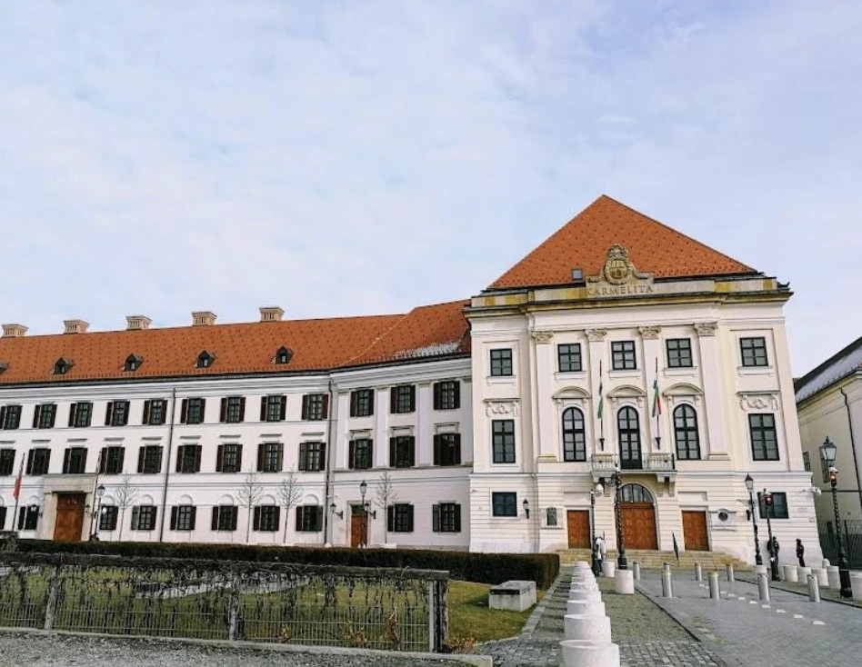 karmelit kolostor miniszterelnökség