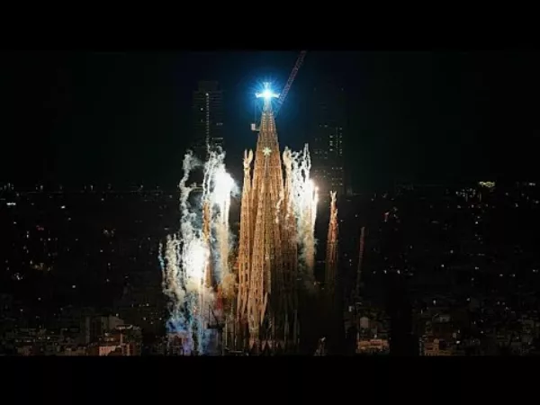 XIV. Leó pápa megáldotta Barcelona égbe törő Sagrada Famíliát