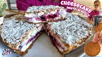 Ez a krémes erdei gyümölcsös sajttorta sütő és zselatin nélkül készül