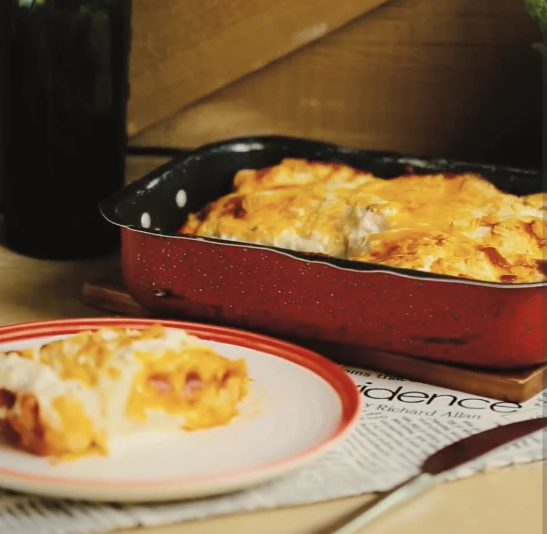Csirkés enchilada sütése
