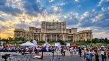20 000 ember gyűlt össze a bukaresti Parlament előtt – ami ezután történt, bekerült a Guinness Rekordok Könyvébe