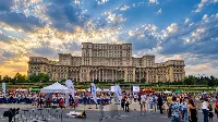 20 000 ember gyűlt össze a bukaresti Parlament előtt – ami ezután történt, bekerült a Guinness Rekordok Könyvébe